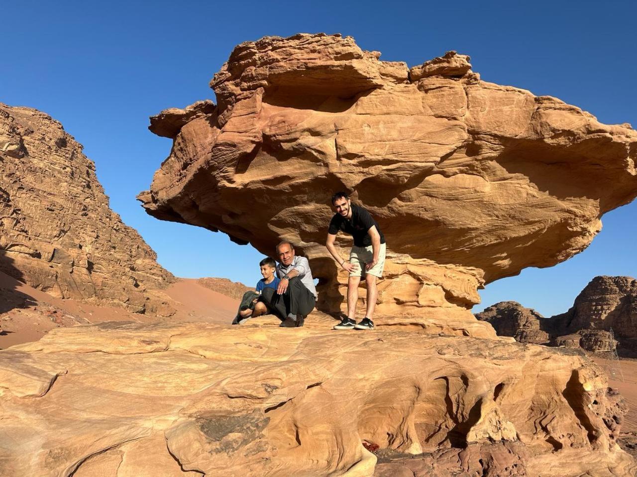 Star Magic Camp Hotel Wadi Rum Buitenkant foto