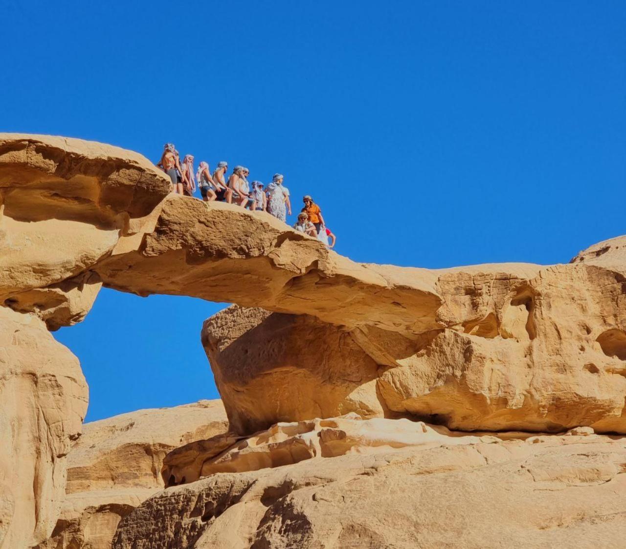 Star Magic Camp Hotel Wadi Rum Buitenkant foto