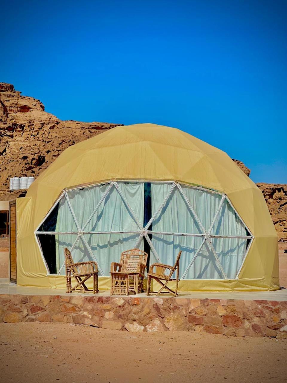 Star Magic Camp Hotel Wadi Rum Buitenkant foto