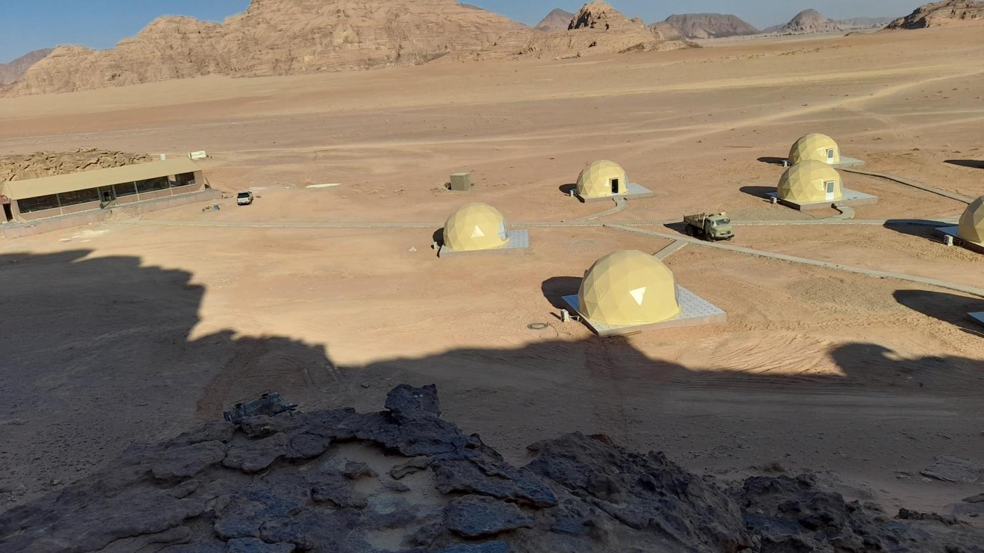 Star Magic Camp Hotel Wadi Rum Buitenkant foto